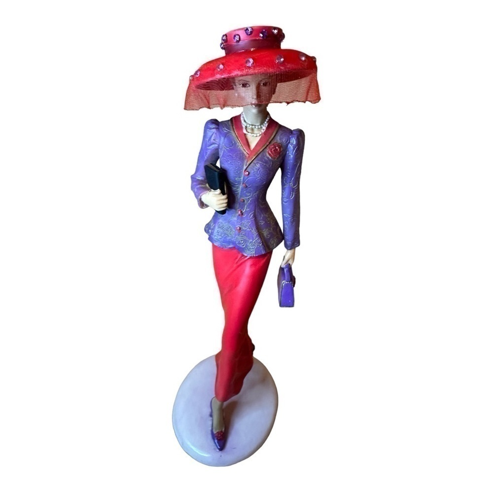 Walk Of Faith Not By Sight Woman Walking Style Fashion Elegant Figurine